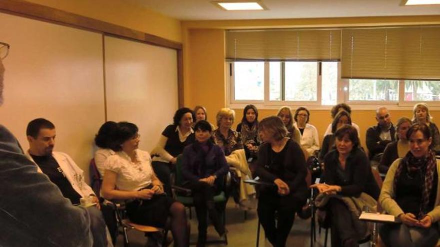 Un instante de la reunión de trabajadores del Sespa, ayer, en Arriondas.