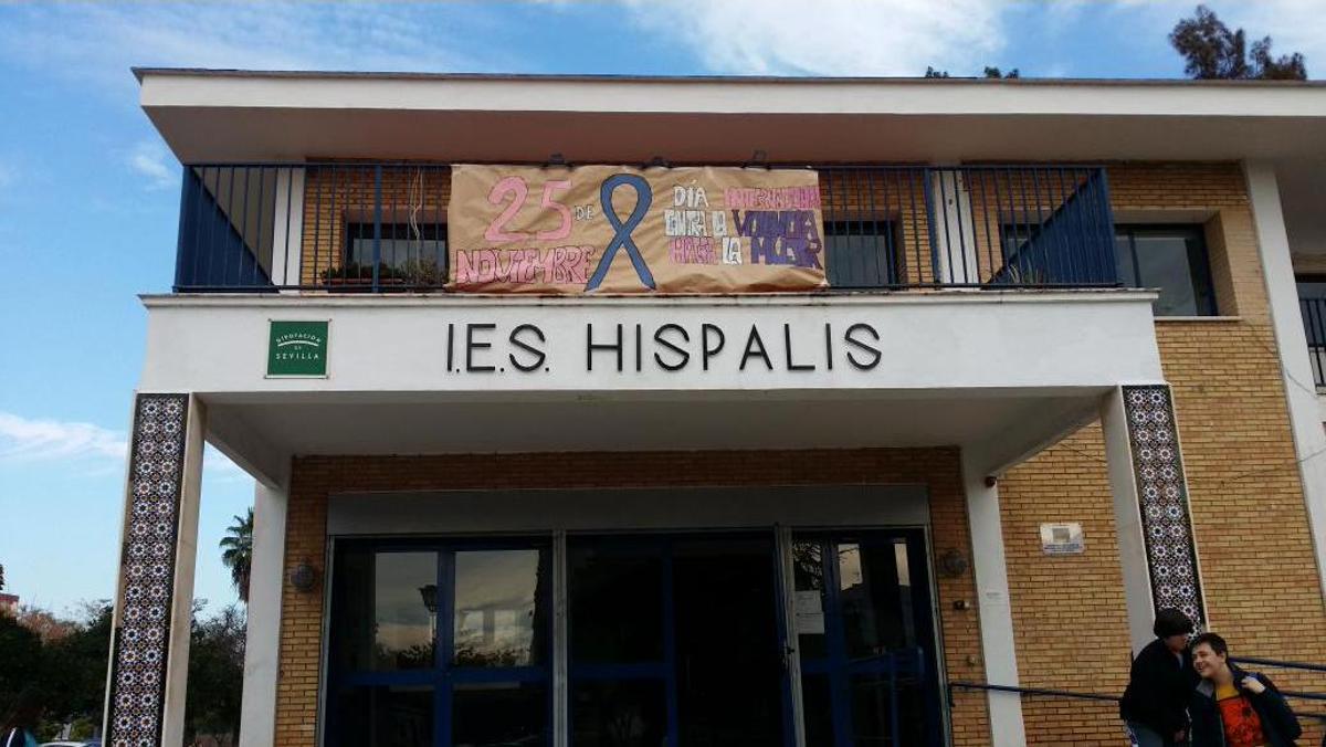 Fachada del IES Híspalis en Pino Montano.