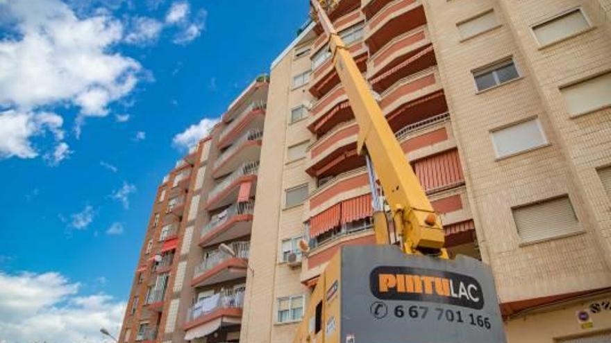 El auge de la rehabilitación duplica los cobros por licencias de obra en Cullera