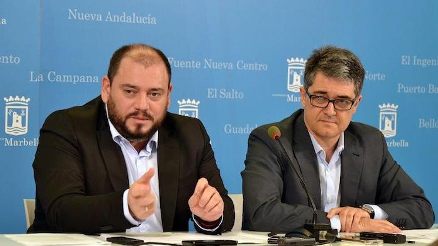 El responsable del área Laboral, Daniel Pérez, y el portavoz municipal, Javier Porcuna.