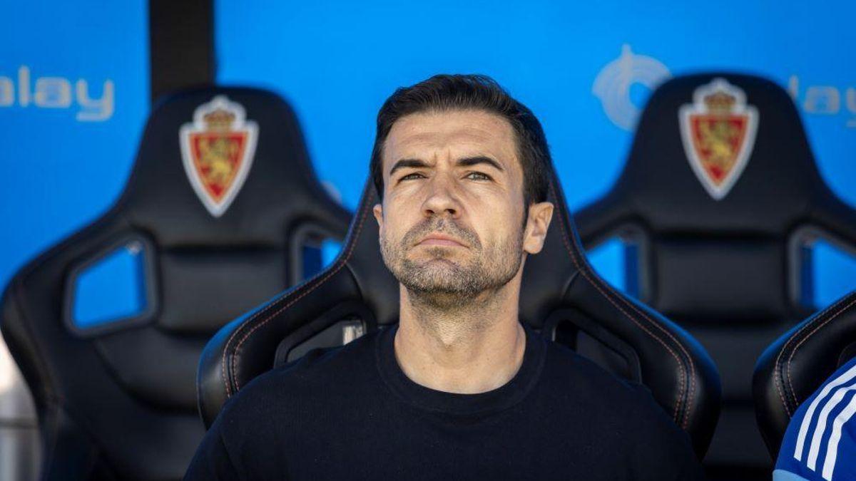 Gabi, en el banquillo del Ibercaja Estadio en el duelo ante el Córdoba.