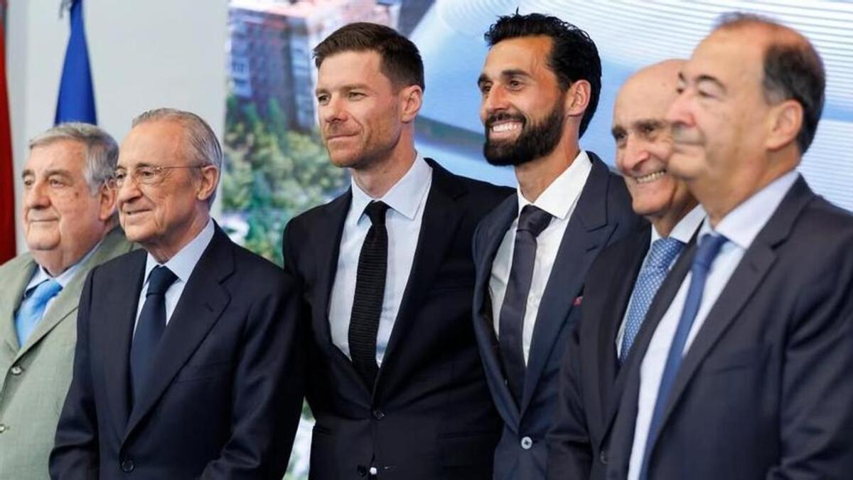 Arbeloa y Xabi Alonso en la presentación del técnico vasco en verano