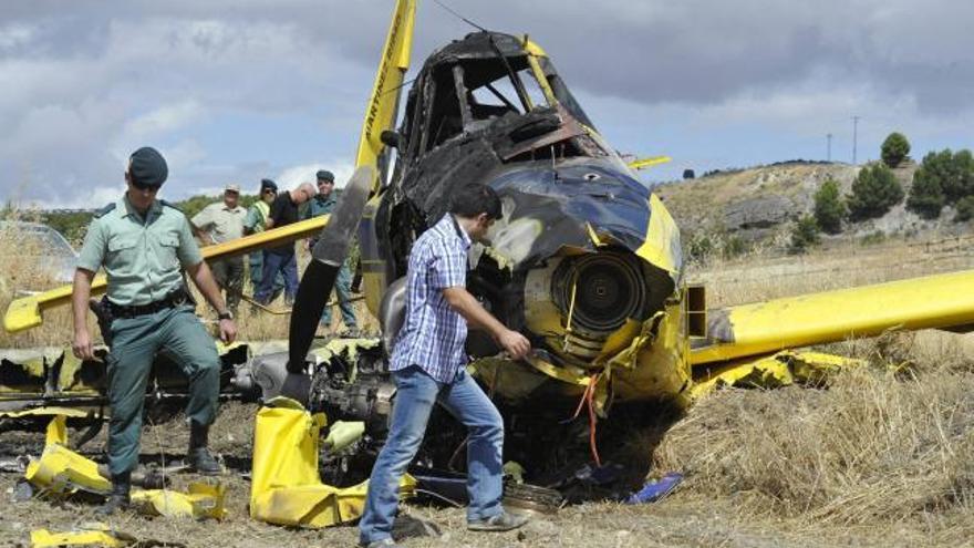 Herido el piloto de un avión de extinción tras sufrir un siniestro en Granada