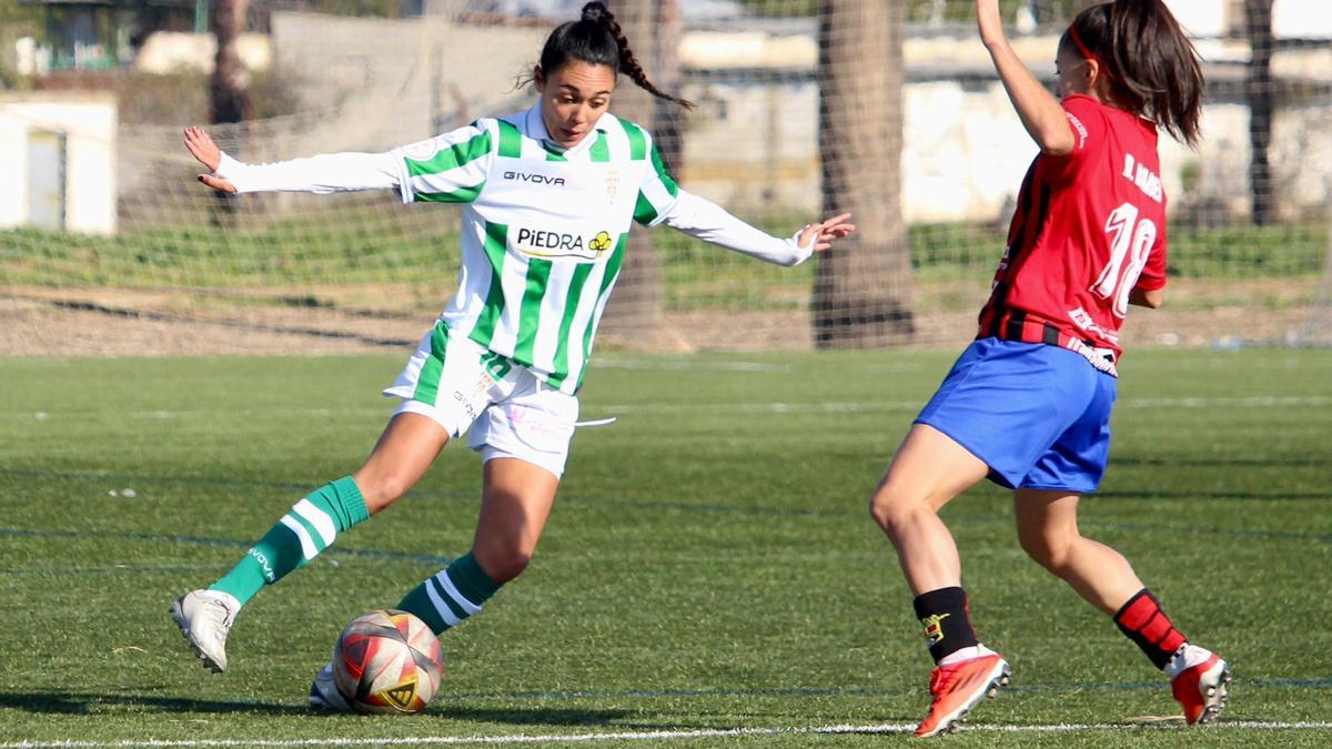 Lance del choque entre el Córdoba CF Femenino y el Unión Viera.