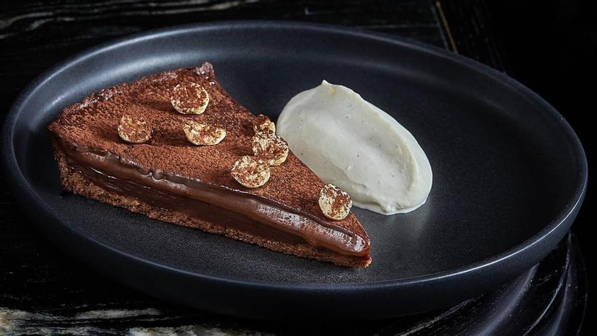 La tarta de chocolate de Dani García en Leña (Marbella y Madrid).