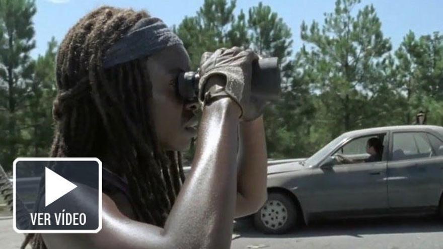 Michonne usa sus prismáticos en el nuevo avance de &#039;TWD&#039;.