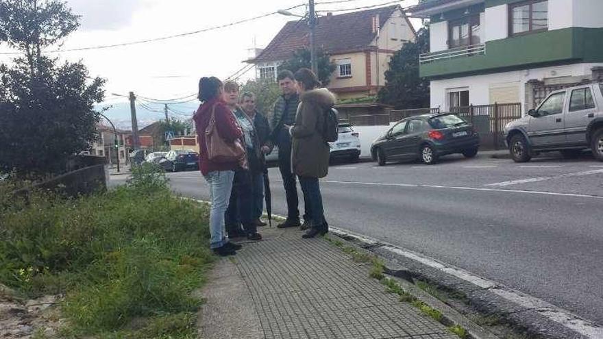 Aceras en mal estado en el barrio de Quintela. // G. Núñez