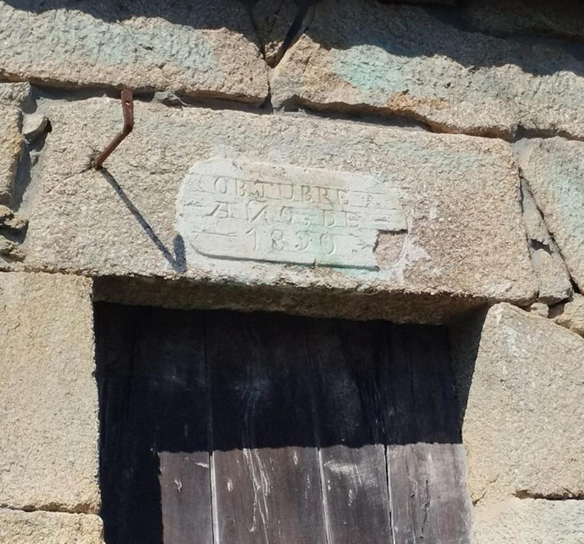La inscripción de la casa de Pedras Roibas, en Padrenda. | TINO HERMIDA