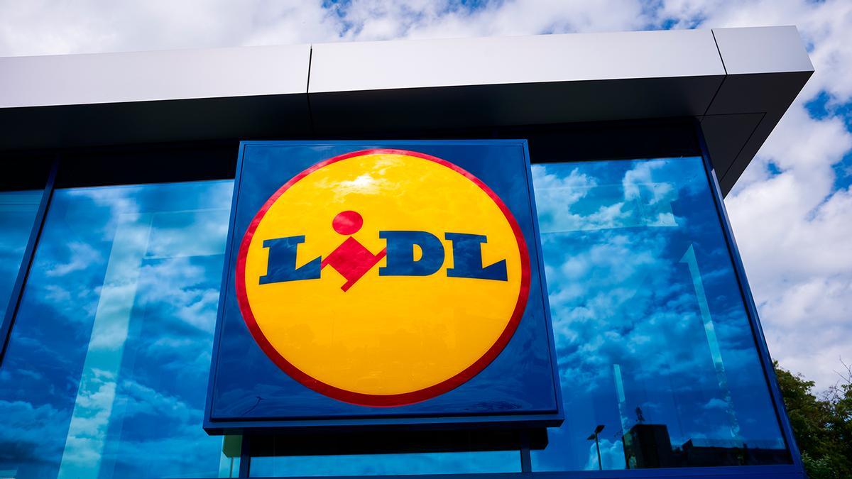 Mañana se esperan colas kilométricas en Lidl para conseguir la chaqueta vaquera oversize más barata del mercado: disponible en dos colores