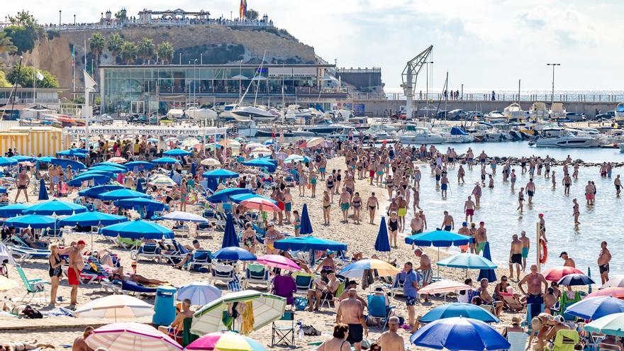 Benidorm y Calp a las puertas de un &quot;lleno técnico&quot; turístico para el puente del Pilar