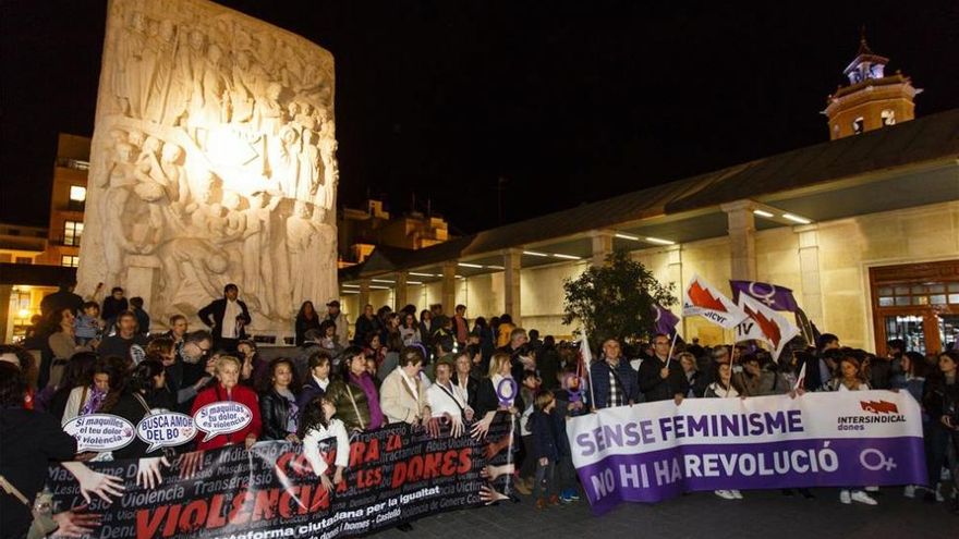 Más de 1.000 personas claman contra la violencia machista en Castellón