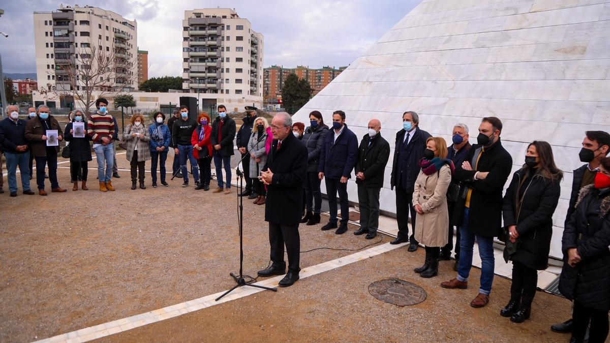 Homenaje en el cementerio de San Rafael.