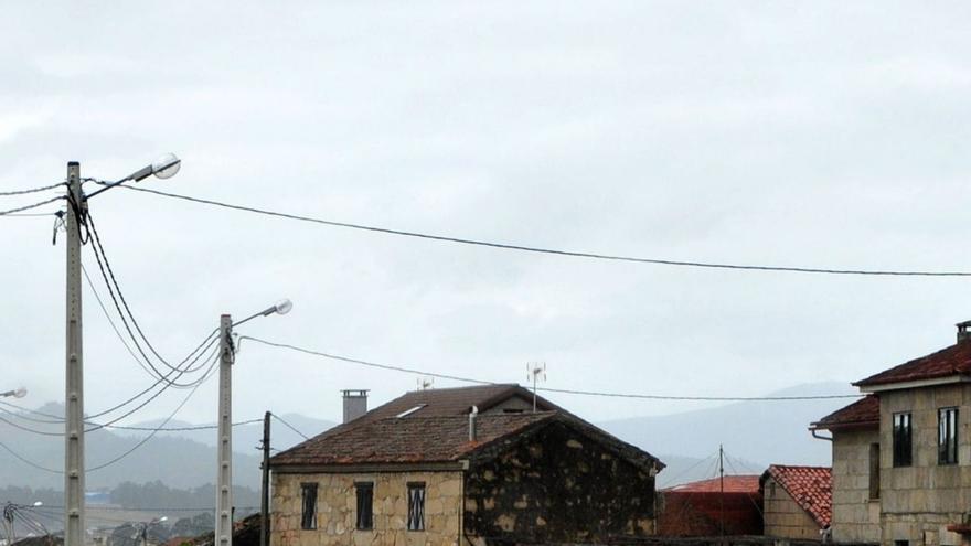 Las carreteras del rural de Meaño se someten a un maquillado intensivo