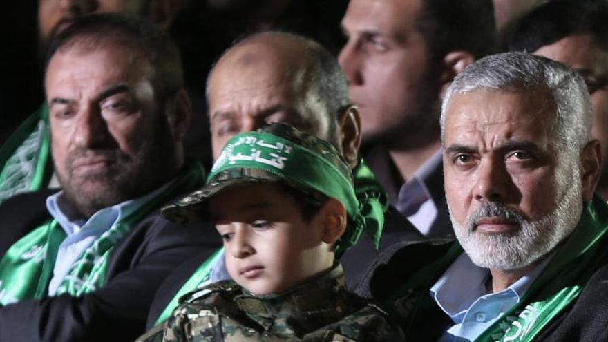 Ismail Haniye (derecha), nuevo líder de Hamás.