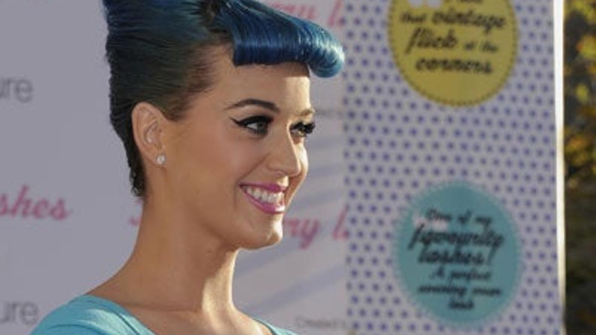 Katy Perry diseña pestañas postizas