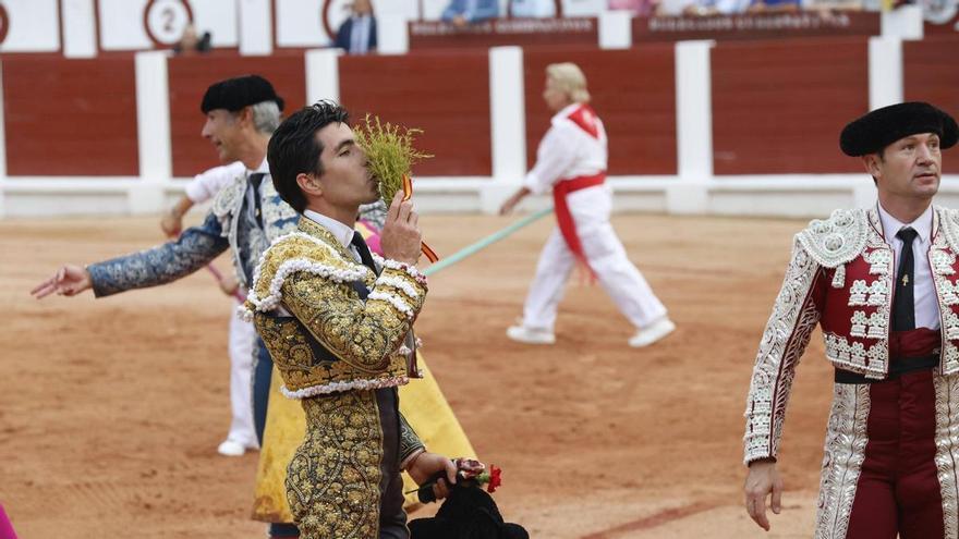 Vídeo: Álvaro Lorenzo, primer triunfador de la feria taurina de Gijón, aprovecha el mejor lote de La Quinta