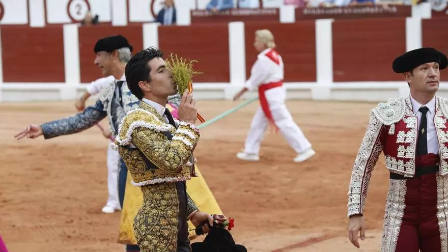 Vídeo: Álvaro Lorenzo, primer triunfador de la feria taurina de Gijón, aprovecha el mejor lote de La Quinta