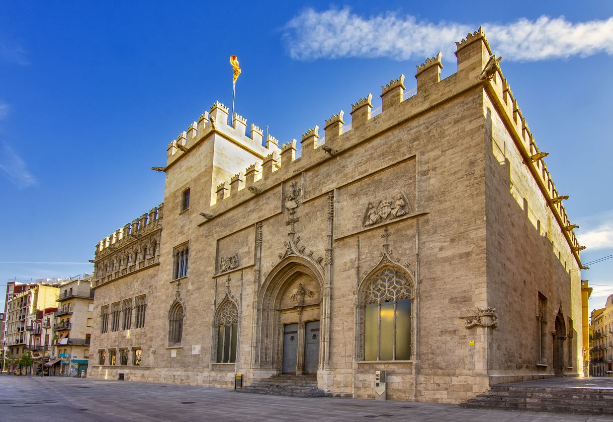 Esta obra del gótico civil es uno de los grandes emblemas de Valencia.