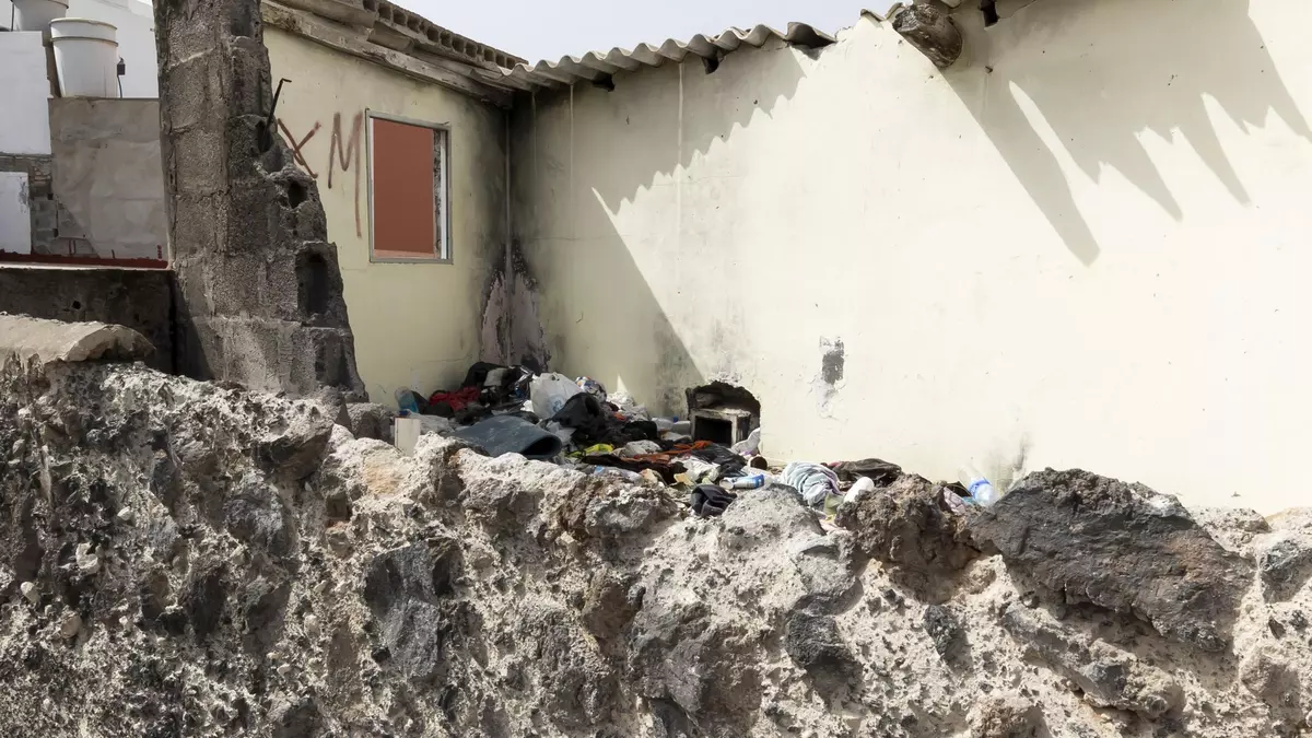Los vecinos de La Isleta, donde un hombre prendió fuego a una menor: "Llevamos tiempo denunciando esa casa"