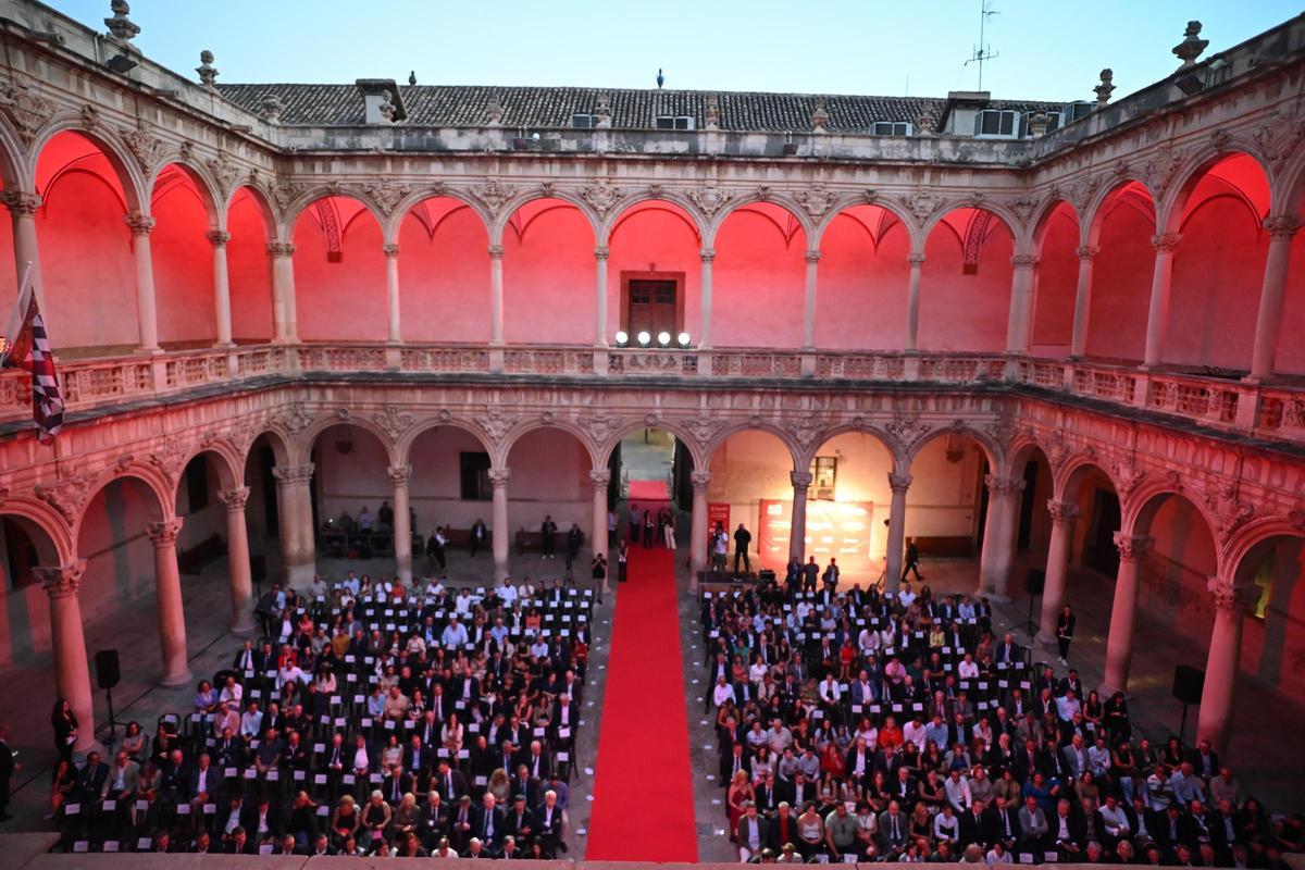 Claustro del colegio en la pasada edición de la Noche de la Economía