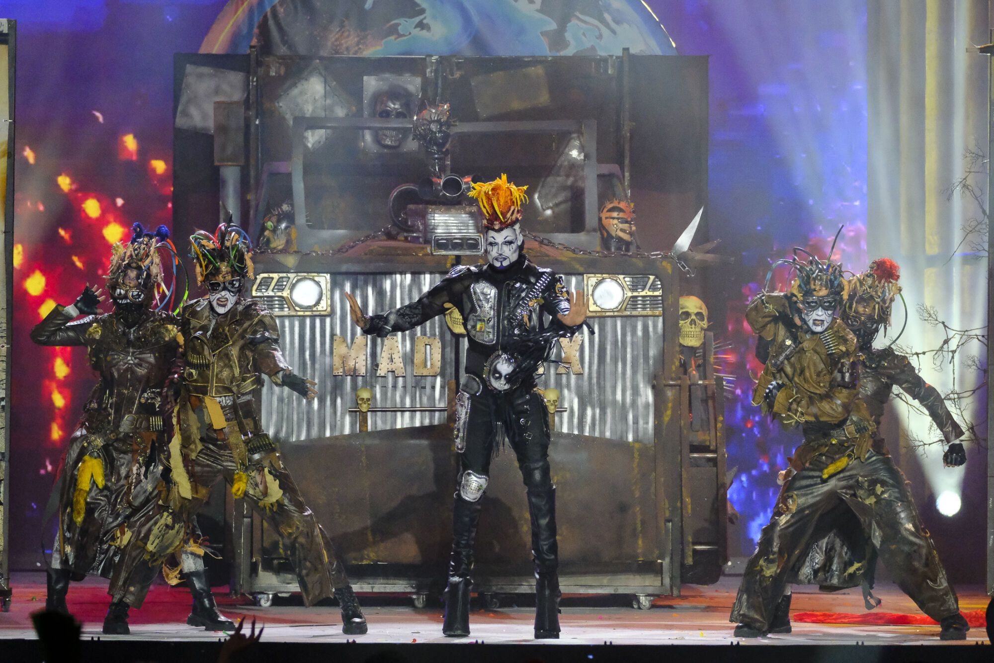 4. Drag Gio (Julio Castellano Rodríguez) Con el patrocinio de Farándula y Klinica Beach y con un diseño de High Heels Performance y el drag presenta el espectáculo Si lo vas a hacer, ¡hazlo épico!