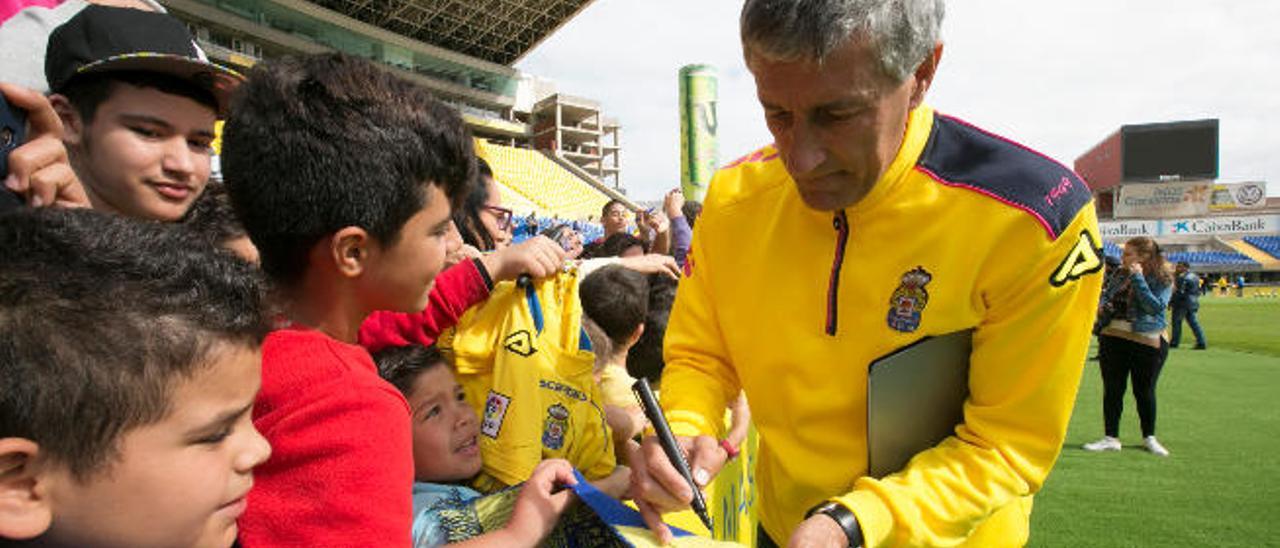 Setién no pide goles a Araujo, &quot;solo que trabaje como un animal&quot;