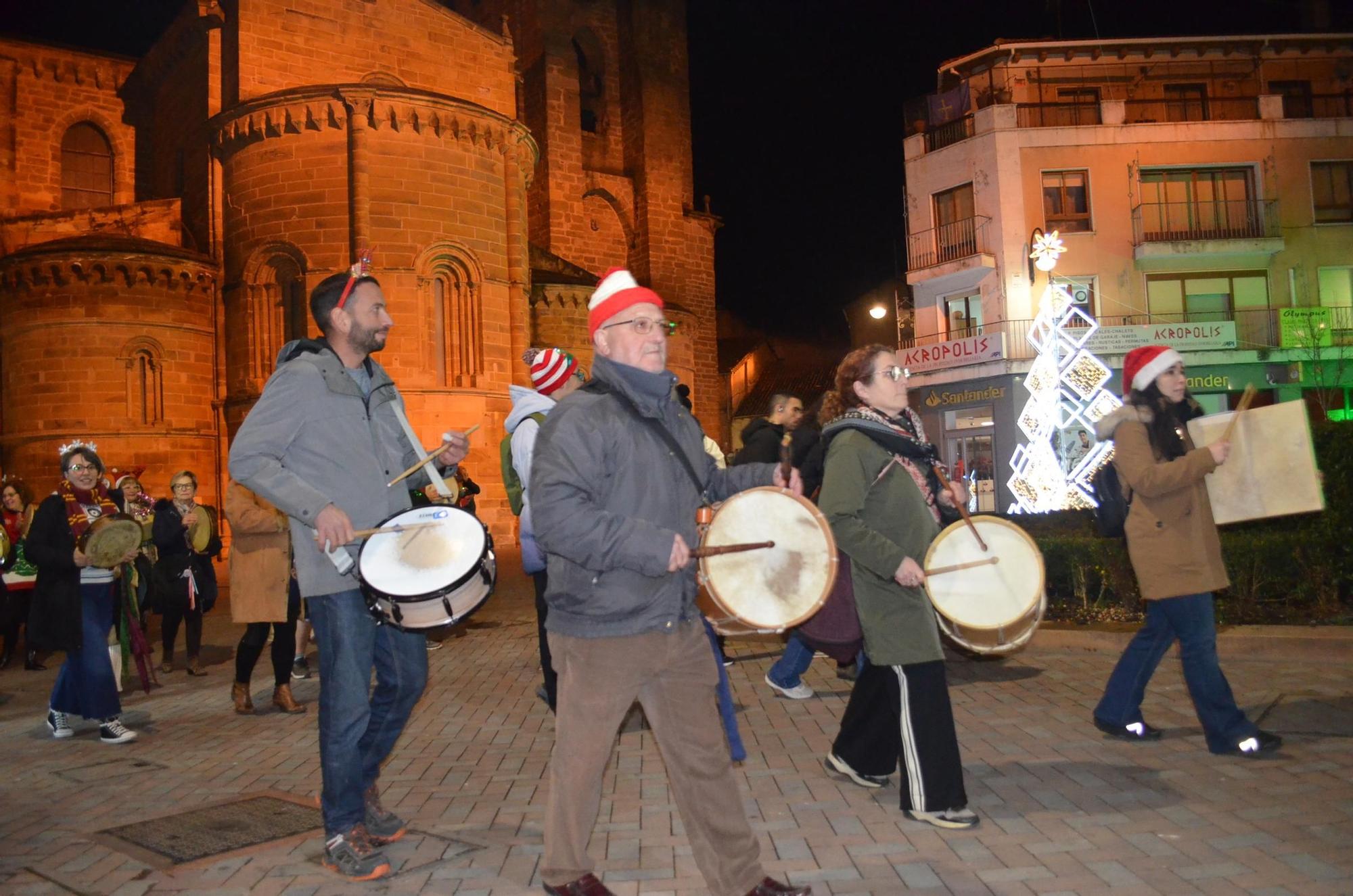 Pasacalles de la escuela de folklore de Benavente