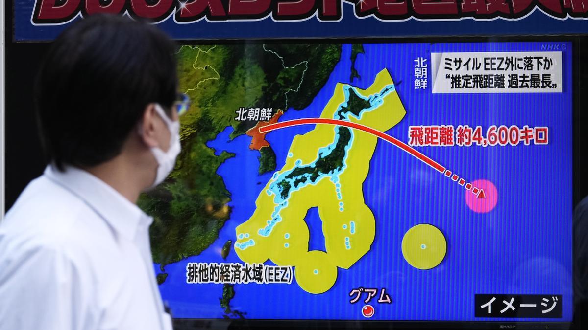 Corea del Norte dispara un misil balístico al mar de Japón.