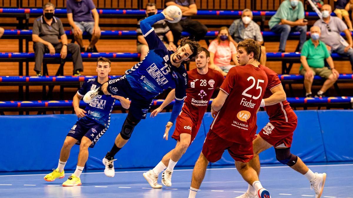 Imagen de un partido del Balonmano Benidorm