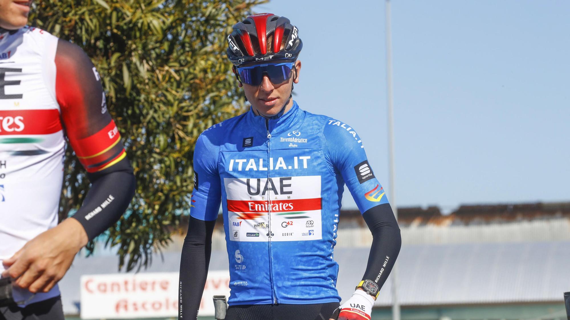 Tadej Pogacar se prepara para pelear la Milán-San Remo | EFE