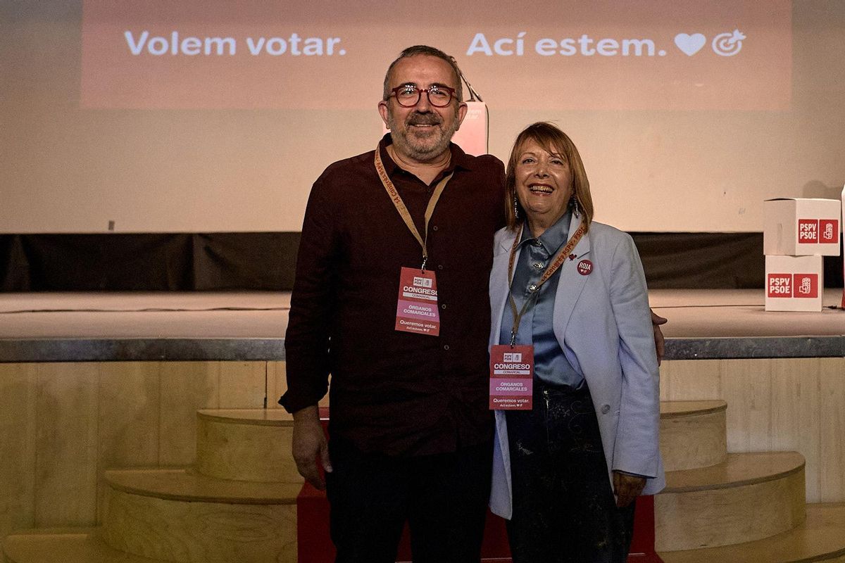 Femenia, con Liduvina Gil, su antecesora en la secretaría general del PSPV de la Safor.