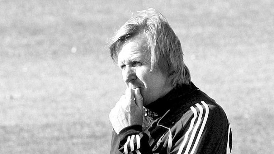 Schuster, pensativo durante el entrenamiento del jueves en Valdebebas