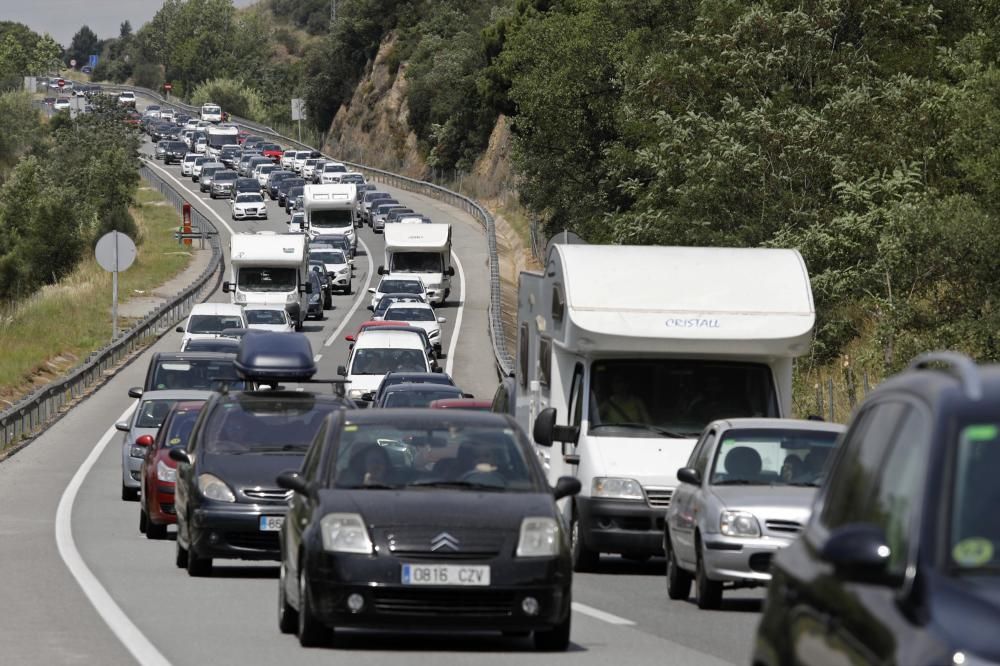 Retencions a les principals vies d'accés a la Costa Brava