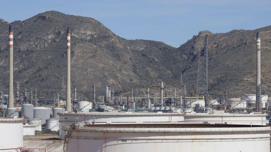 El Puerto de Cartagena suministrará combustible de barco a barco