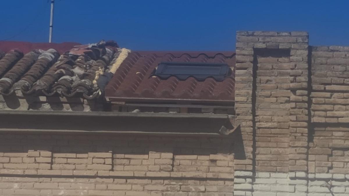 Obras de nuevo en la cubierta de la Lonja