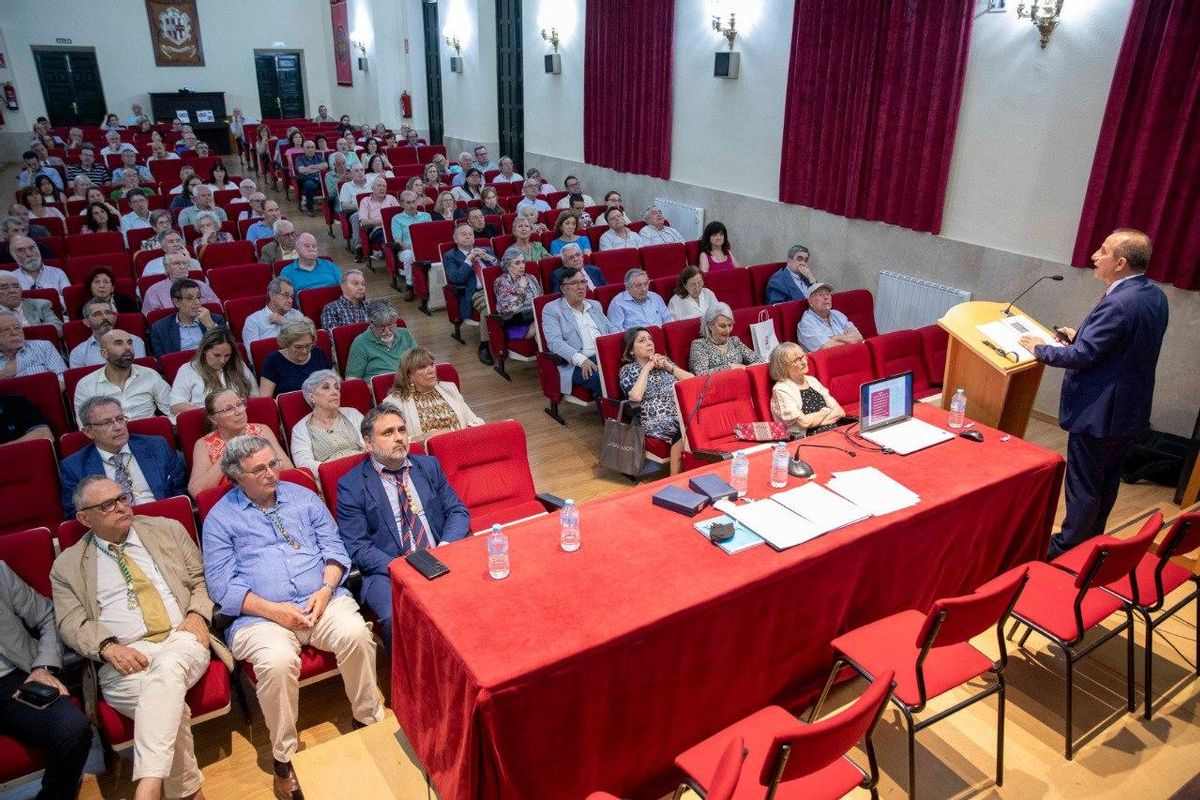 Francisco Expósito durante su discurso de ingreso.