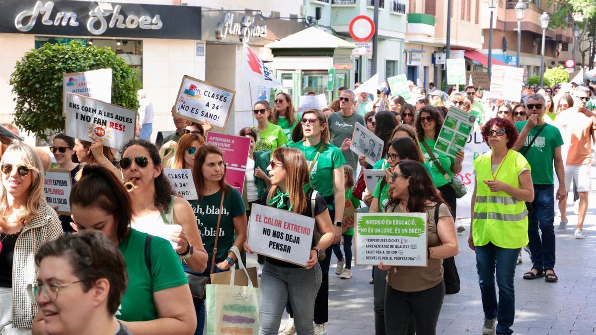 Huelga de educación: la marea verde llena las calles de San Vicente del Raspeig Huelga de educación: la marea verde llena las calles de San Vicente del Raspeig