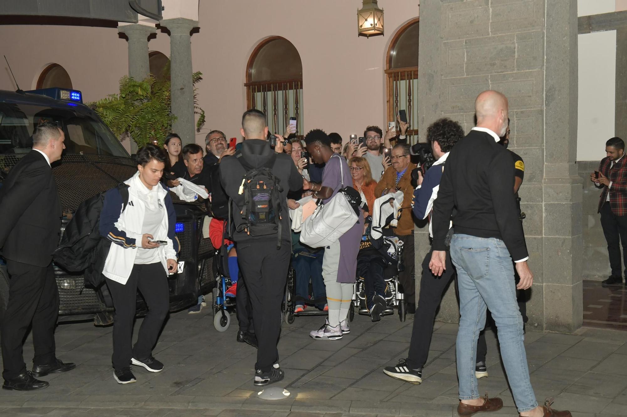Llegada del Real Madrid al Hotel Santa Catalina en Las Palmas de Gran Canaria