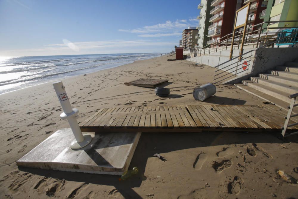 La tormenta destroza y engulle las playas de Valencia