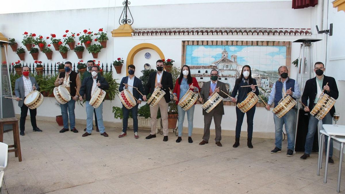 Un grupo de tambores reunidos en Baena.