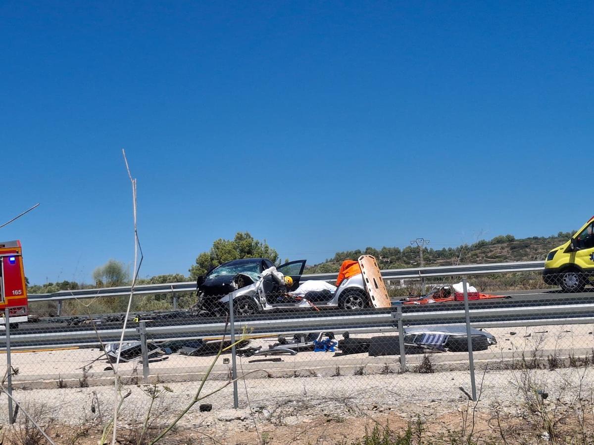 Dos fallecidos y dos heridos graves en un brutal accidente de tráfico en Benissa