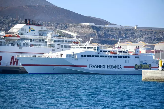 El Fast Ferry Almudaina de Trasmediterránea de la ruta entre capitales