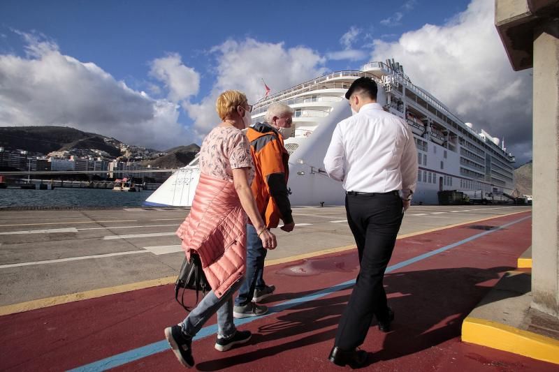 Llegada del crucero de lujo Europa2 al puerto de Santa Cruz de Tenerife