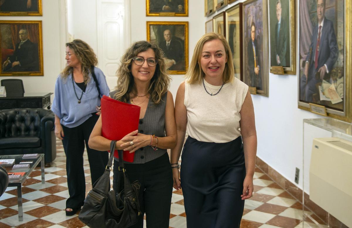 Amparo Belmonte y la vicepresidenta Natàlia Enguix en la Diputación de Valencia.