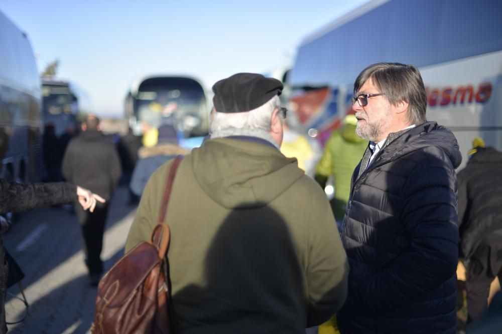 Los trabajadores de Alcoa de Asturias parten hacia Madrid a una manifestación contra el cierre de la fábrica