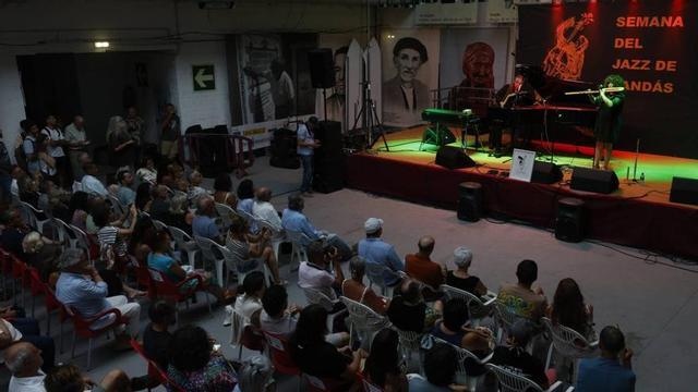 El concierto de Chano Domínguez y Trinidad Jiménez, ayer, en Candás. | MIKI LÓPEZ