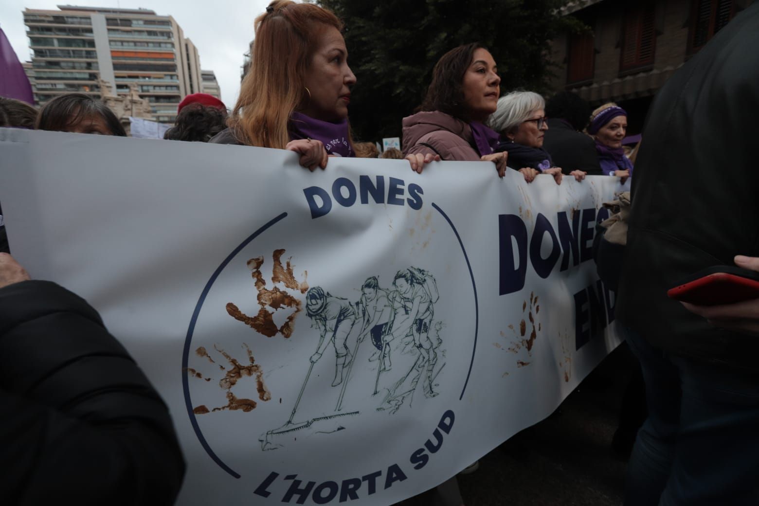 La manifestación del 8M de la Coordinadora Feminista de València, en imágenes