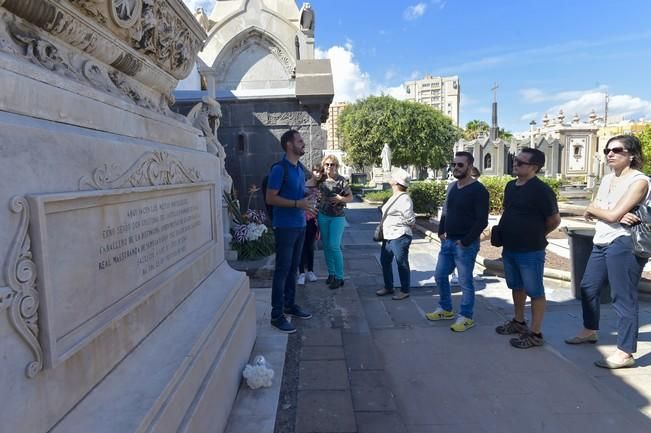 Ruta por el cementerio de Vegueta