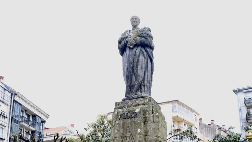 Musgo en la estatua del astrónomo.