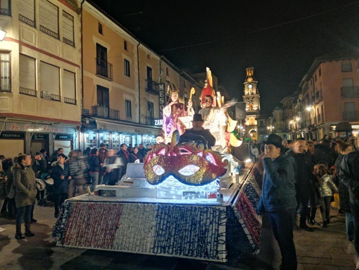 Toro despide a Don Carnal con el desfile del cortejo fúnebre y la quema de la sardina